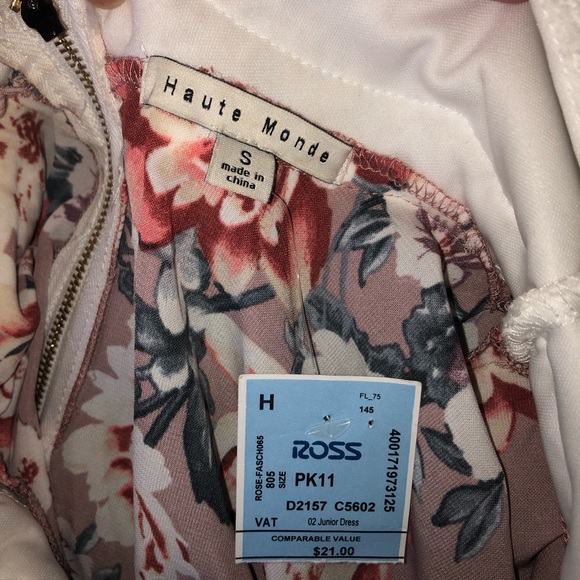 Lace and flower dress with gold hardware✨🌸🌺🌼 - Picture 5 of 6